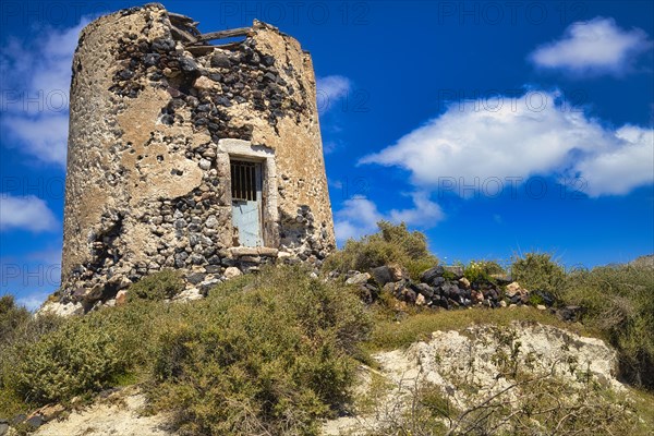 Dilapidated windmill above Emporio, Santorini, Cyclades, Greece, Europe