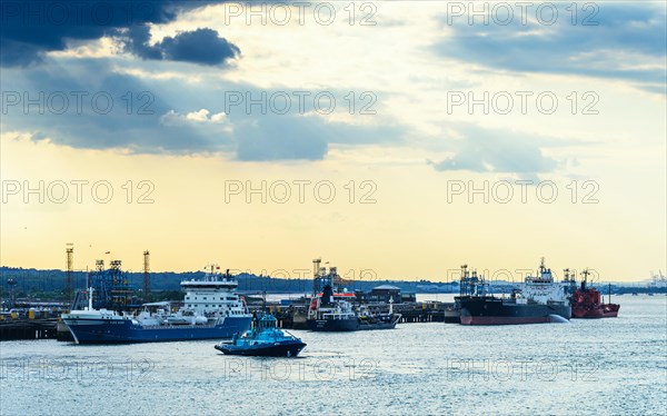 Gas tankers and refinery Esso Oil Terminal, Southampton, Hampshire, England, United Kingdom, Europe