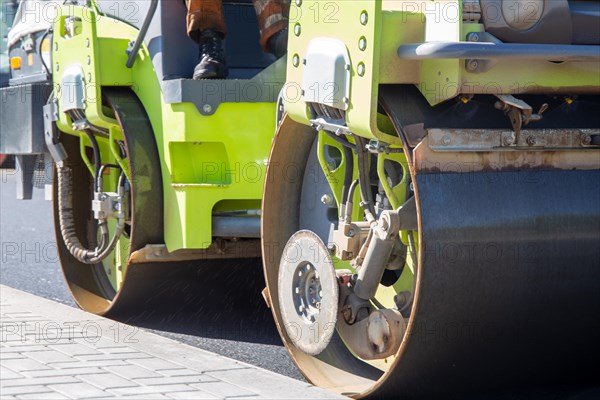 Roadworks in Neunkirchen/Saar: Tandem roller in action. A tandem roller is often used as the last construction vehicle during asphalt work