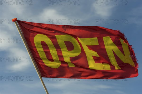 Flag with the inscription Open, wind, windy, open, open, welcome, opening hours