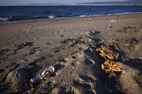 Pollution, rubbish, litter, plastic waste, beach, sandy beach, sea, Peraia, also Perea, evening light, Thessaloniki, Macedonia, Greece, Europe