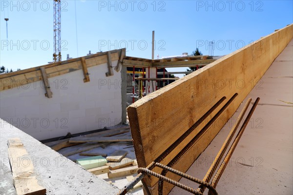 Roof work on a new residential building