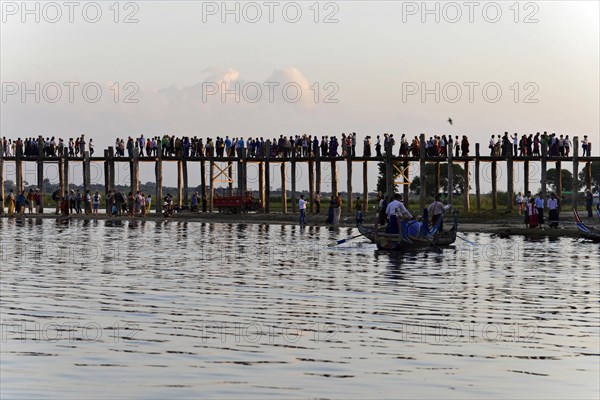 U Bein bridge over Taungthaman Lake, Amarapura, Mandalay, Myanmar (Burma), Asia