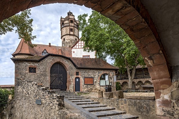 1st and 2nd gatehouse, castle gate, entrance with ticket office to the museum, keep castle tower, Ronneburg Castle, medieval knight's castle, Ronneburg, Ronneburger Huegelland, Main-Kinzig-Kreis, Hesse, Germany, Europe