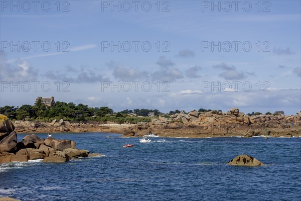 Rocky coast near Ploumanac'h, Cote de Granit Rose, Departement Cotes-d'Armor, Brittany, France, Europe