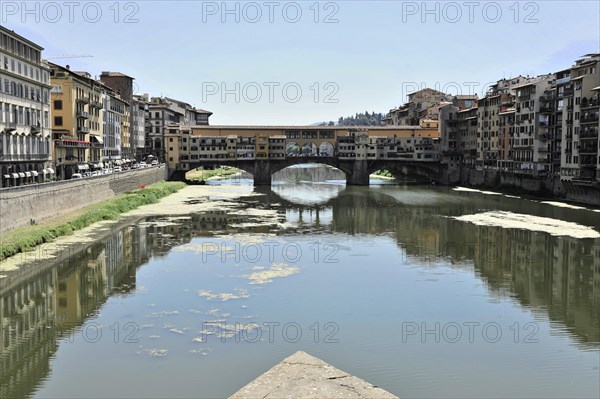 Ponte Vecchio, oldest bridge over the Arno, built around 1345, Florence, Tuscany, Italy, Europe