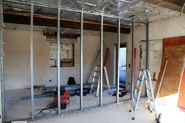 Dry construction, dry lining