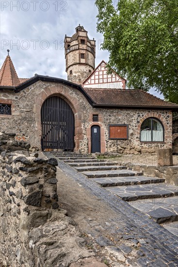 Second gatehouse, castle gate, entrance with ticket office to the museum, keep castle tower, Ronneburg Castle, medieval knight's castle, Ronneburg, Ronneburger Huegelland, Main-Kinzig-Kreis, Hesse, Germany, Europe