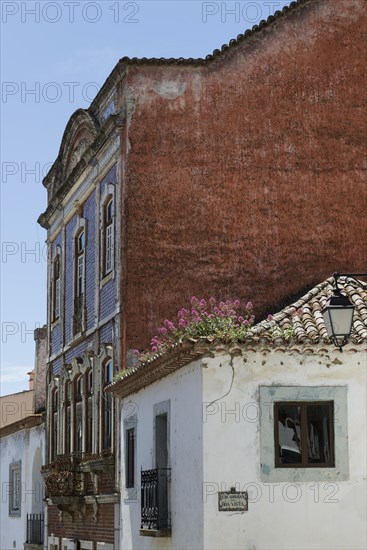 Flower-covered roof, lovely, idyllic, flowers, decoration, architecture, travel, holiday, dilapidated, old building, Mediterranean, village, rural, Southern Europe, Monchique, Algarve, Portugal, Europe