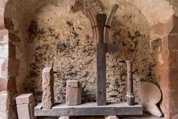 Architectural fragments of stone, remains, upper gate building, Ronneburg Castle, medieval knight's castle, Ronneburg, Ronneburger Huegelland, Main-Kinzig district, Hesse, Germany, Europe