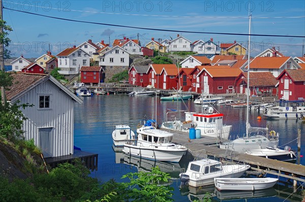 Fishing huts, houses and small boats on the car-free island of Gullhomen, Idyll, Oerust, Sweden, Europe