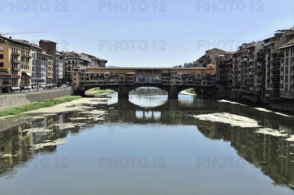 Ponte Vecchio, oldest bridge over the Arno, built around 1345, Florence, Tuscany, Italy, Europe