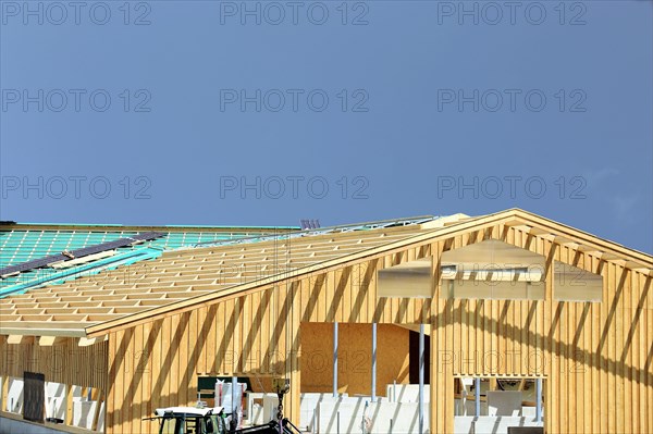 Timber construction, timber construction. Construction of a new hall (Aurach near Kitzbuehel, Tyrol, Austria)