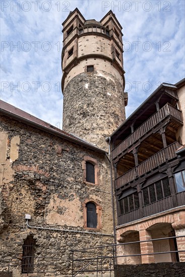 Keep, castle tower with Renaissance helmet, new bower, courtyard of the outer bailey, Ronneburg Castle, medieval knight's castle, Ronneburg, Ronneburger Huegelland, Main-Kinzig-Kreis, Hesse, Germany, Europe