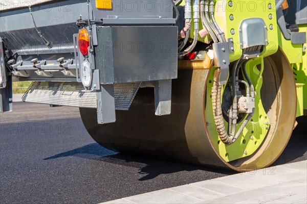 Roadworks in Neunkirchen/Saar: Tandem roller in action. A tandem roller is often used as the last construction vehicle during asphalt work