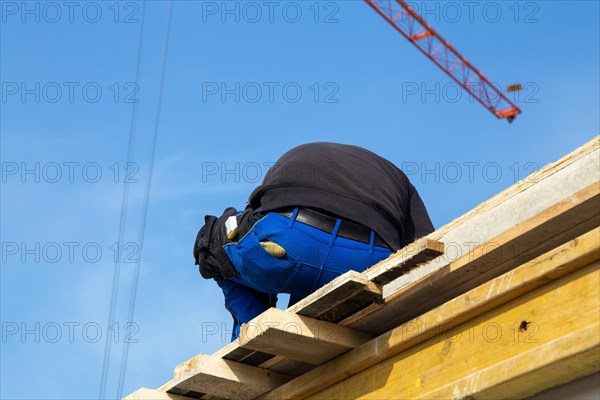 Bricklayer working on a new apartment building
