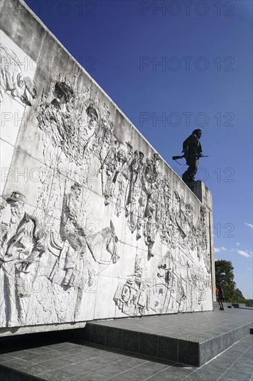 Memorial del Ernesto Che Guevara monument, 6 metre high bronze statue, Santa Clara, Cuba, Greater Antilles, Caribbean, Central America, America, Central America