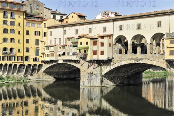 Ponte Vecchio, oldest bridge over the Arno, built around 1345, Florence, Tuscany, Italy, Europe