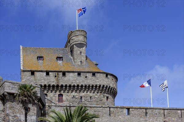Castle, today town hall and museum, flags of St. Malo, Brittany, France, Saint Malo, Brittany, France, Europe