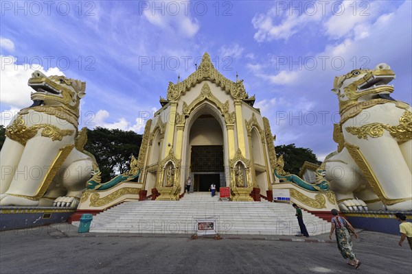 Osteigang, Shwedagon Pagoda, Yangon, Myanmar, Asia