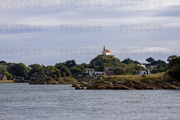 Ile de Brehat, Chapel Saint-Michel (1651) de Brehat, view of the island, Department Cotes-d'Armor, Brittany, France, Europe