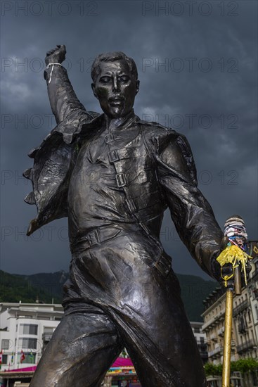 Statue of Freddie Mercury, music, rock music, sculpture, artist, famous, musician, rock musician, Queen, legend, monument, singer, rock singer, star, music star, art, man, male, post, expression, pose, Lake Geneva, Montreux, Switzerland, Europe