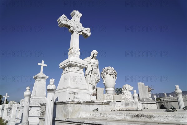 Graves, gravesites, Cementerio de Cristobal Colon, Christopher Columbus Cemetery, 56 ha cemetery, Havana, Cuba, Greater Antilles, Caribbean, Central America