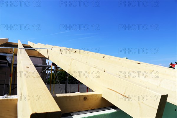 Roof work on a new residential building