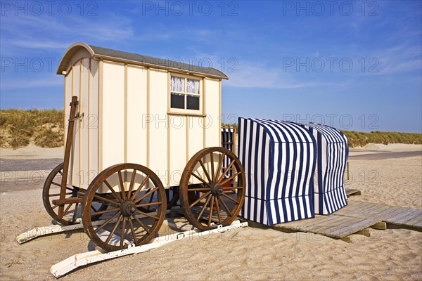 Historic bathing cart, beach chairs, beach wedding, Norderney, East Frisia, Germany, Europe