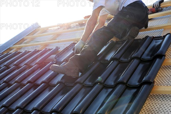 Roofing work, re-roofing of a tiled roof