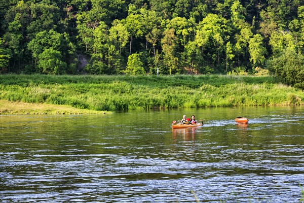 Weser riverbank, kayaker, Weserbergland, Holzminden, Lower Saxony, Germany, Europe