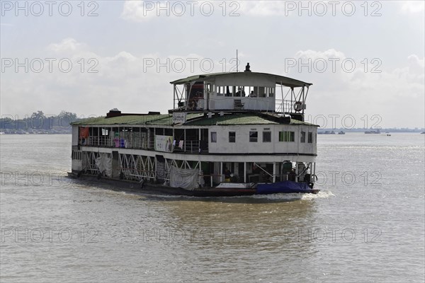 River boat on the Irrawaddy, Irrawaddy, Myanmar, Asia