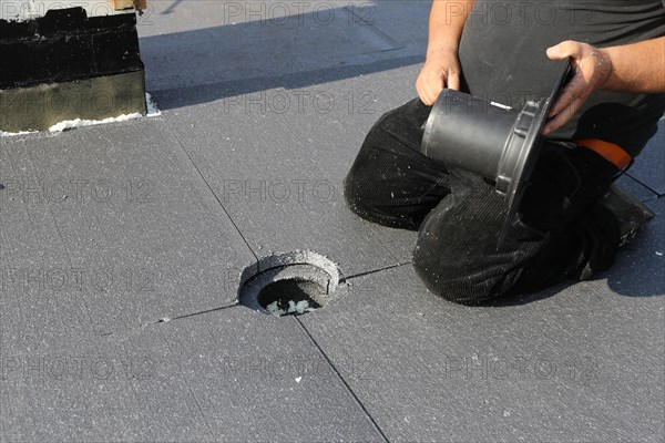 Laying sloped insulation on a flat roof (Neuhofen, Rhineland-Palatinate)