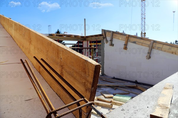 Roof work on a new residential building