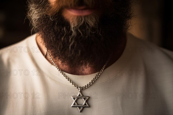 Silver necklace with jewish Star of David on bearded man. KI generiert, generiert AI generated