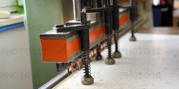 Automatic drilling machine or hole line drilling machine as used in a cabinet maker's workshop