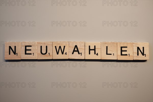 New elections lettering, wooden letters, North Rhine-Westphalia, Germany, Europe