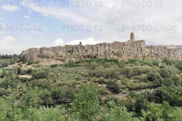 View of the old town of Pitigliano, Tuscany, Italy, Europe