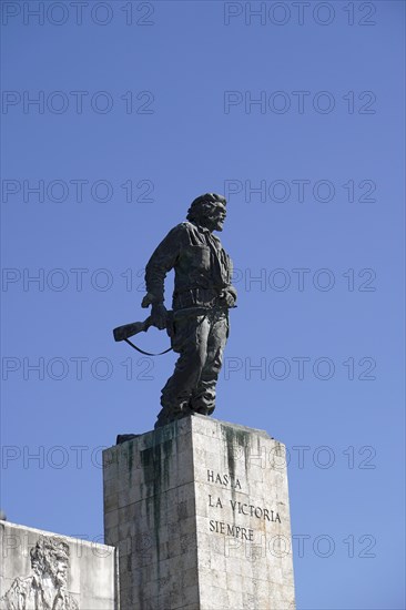 Memorial del Ernesto Che Guevara monument, 6 metre high bronze statue, Santa Clara, Cuba, Greater Antilles, Caribbean, Central America, America, Central America