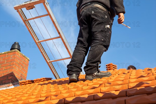 Roofing work, re-roofing of a tiled roof