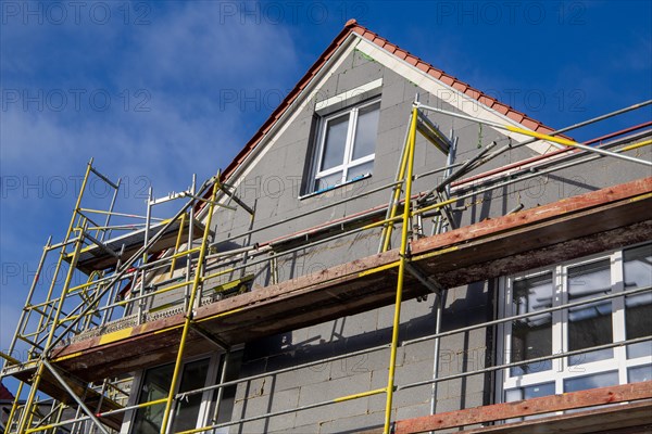 Thermal insulation of a house facade on a new building