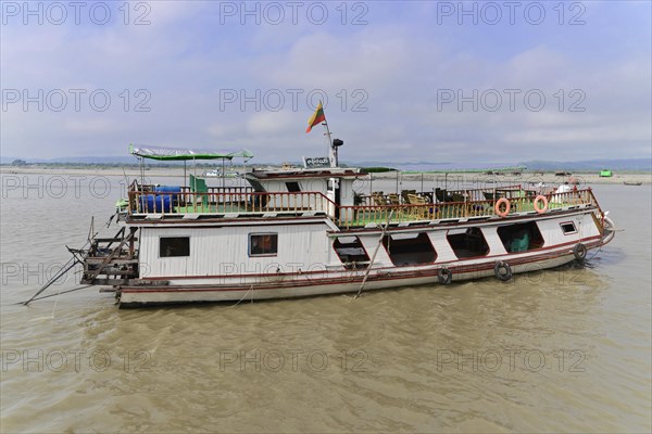 Excursion boat on the Irrawaddy, also known as Ayeyarwady, river between Mandalay and Bagan, Myanmar, Asia