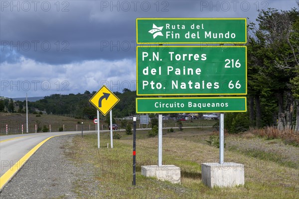 Road sign, road, sign, Torres del Paine National Park, Parque Nacional Torres del Paine, Cordillera del Paine, Towers of the Blue Sky, Region de Magallanes y de la Antartica Chilena, Ultima Esperanza Province, UNESCO Biosphere Reserve, Patagonia, End of the World, Chile, South America