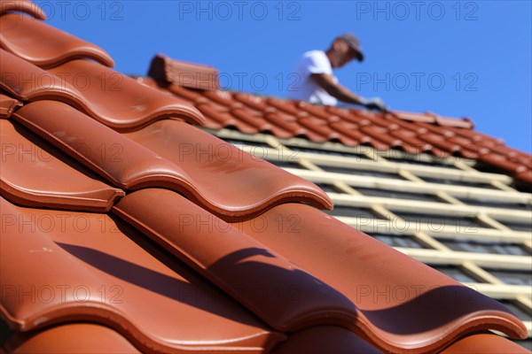 Roofing work, re-roofing of a tiled roof