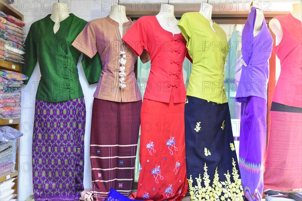 Clothes, weaving, Inle Lake, Myanmar, Asia