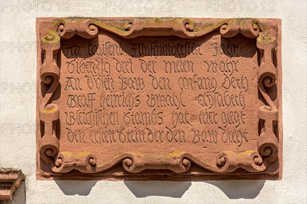 Inscription plaque, inscription, relief in sandstone, portal new bower, Ronneburg Castle, knight's castle from the Middle Ages, Ronneburg, Ronneburg hill country, Main-Kinzig district, Hesse, Germany, Europe