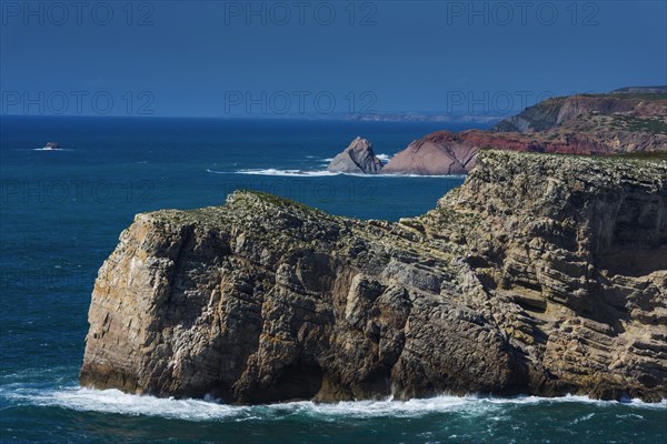 Cabo St. Vincente, surf, rocky coast, cliffs, Atlantic, Atlantic coast, coastal landscape, sea, ocean, coast, travel, holiday, tourism, landscape, Southern Europe, Sagres, Algarve, Portugal, Europe