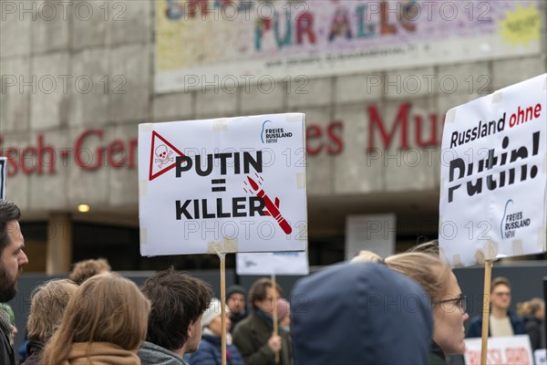 Vigil on 18 February 2024 for the deceased Alexei Navalny, Roncalliplatz, Cologne, North Rhine-Westphalia, Germany, Europe
