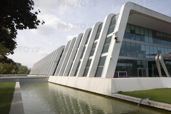 NAPP pharmaceutical group building architect Arthur Erickson, Cambridge Science Park, Cambridge, England completed in the 1980s