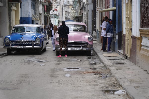 Several vintage cars from the 1950s in the centre of Havana, Centro Habana, Cuba, Central America